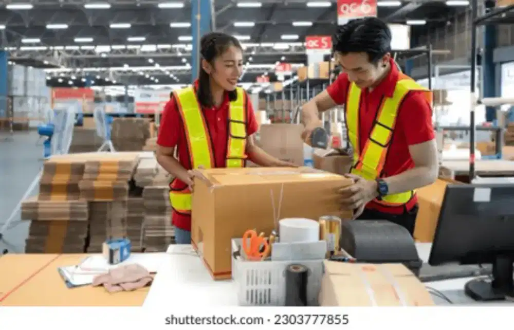 staff toko sultan packing