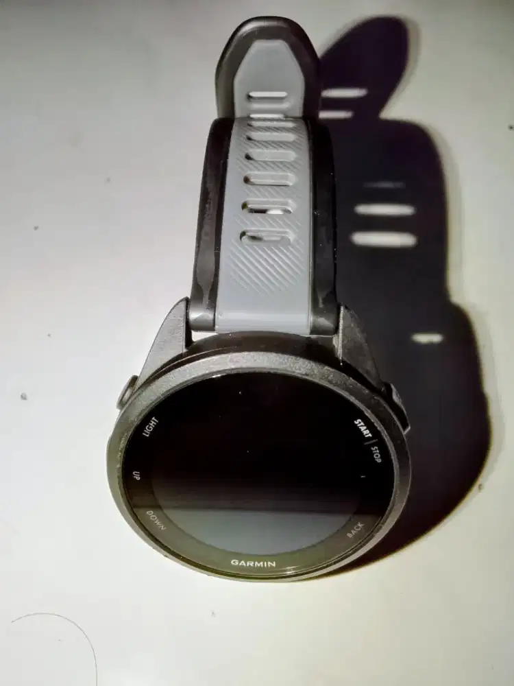 Jam tangan smartwatch GARMIN 165