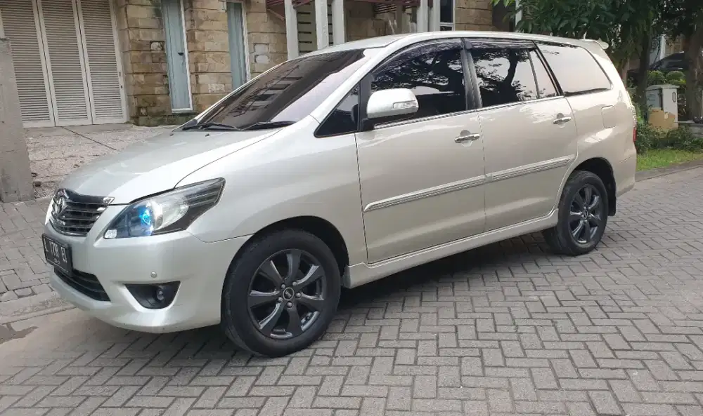 GRAND INNOVA V DIESEL AT 2012