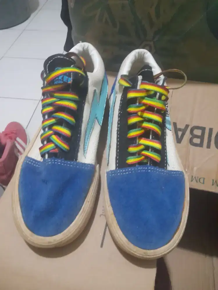 Sepatu sneakers size 36