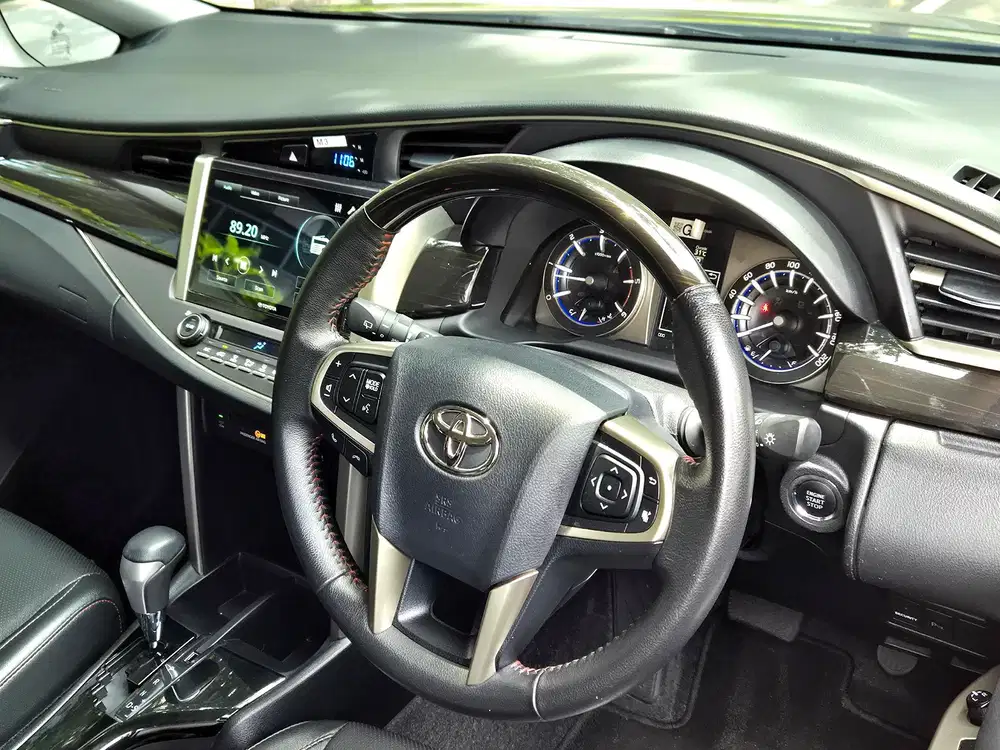 Innova Reborn Venturer Diesel At Matik 2022