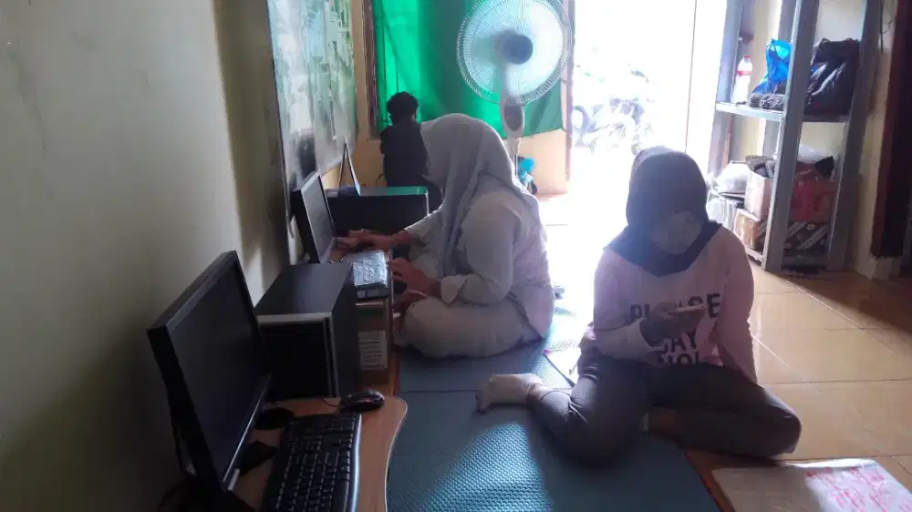 Loker Putri bagian Post Iklan Komputer HP