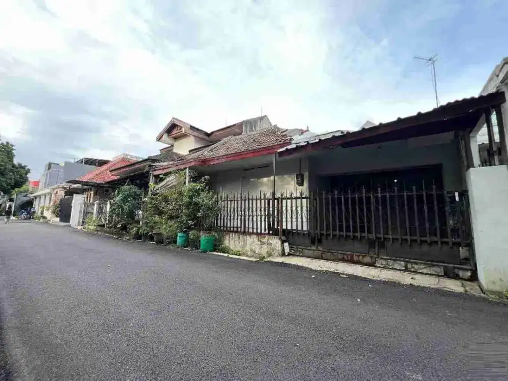 Rumah lama Hitung Tanah Sayap jln Jakarta  Cocok bagi Anda yang bekerja di area pusat kota Gedung Sate, Asia Afrika, atau Antapani