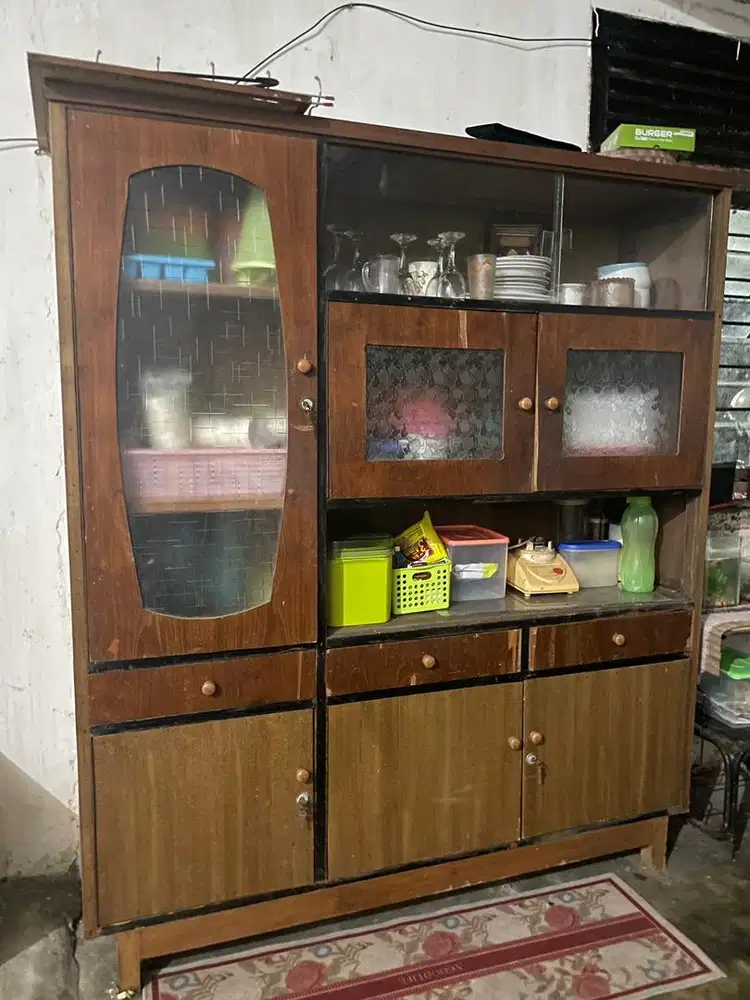 lemari bufet kayu