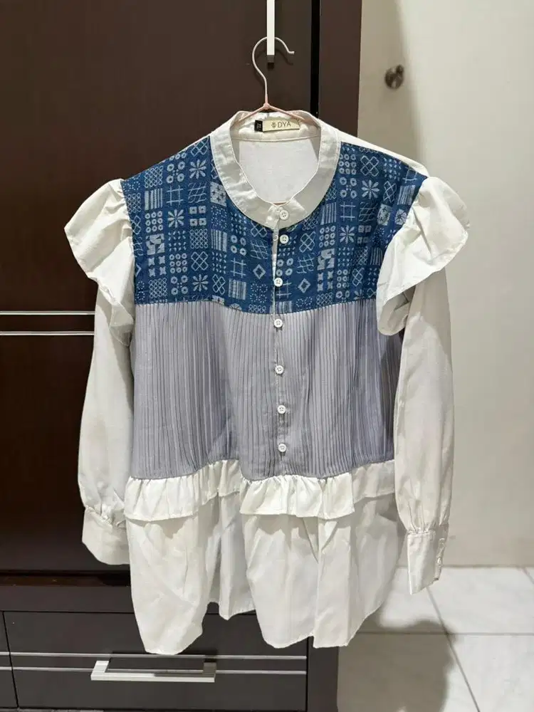 PRELOVED Blouse Batik Plisket by Dya ID