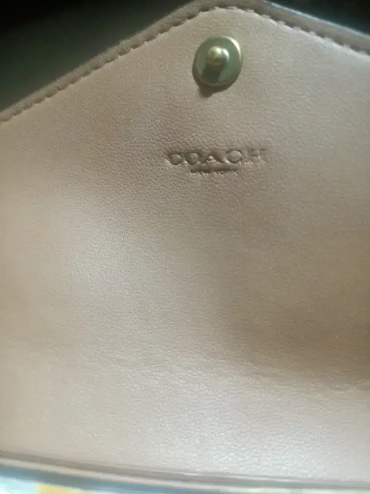 Penjualan Dompet Wanita