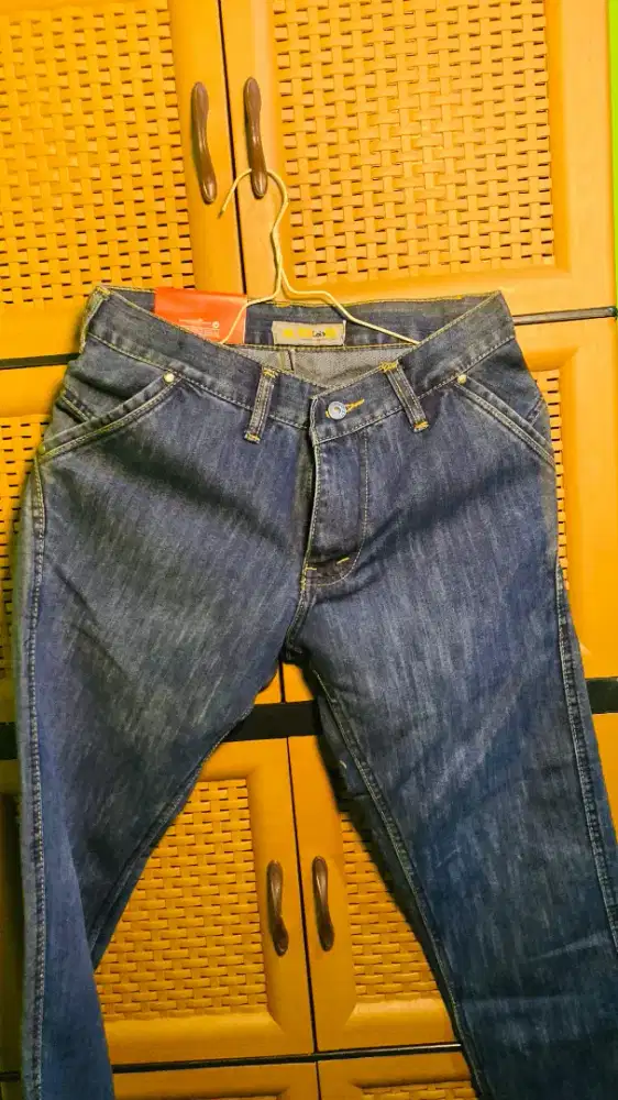 Celana pria UK bervariasi