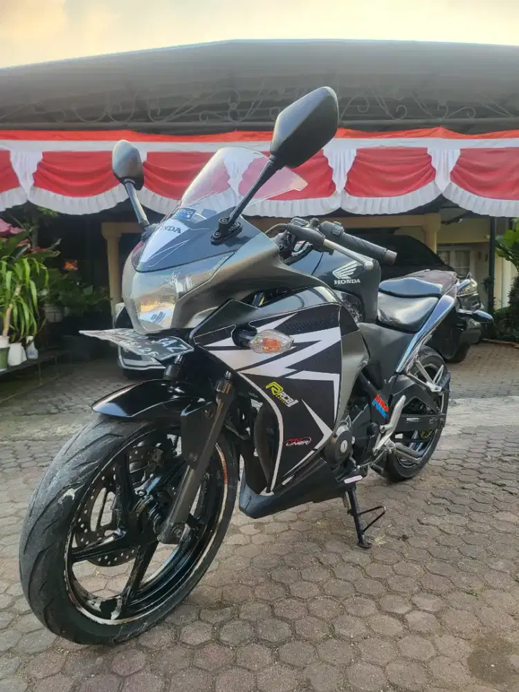 Honda CBR 250R CBU Thailand 2011 Hitam Orisinil Surat Lengkap