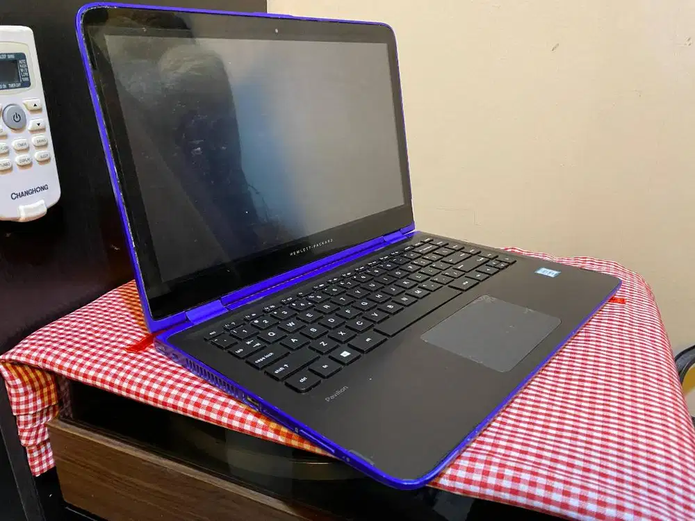 Laptop Hp Core i3 Gen 6 ssd TouchScreen kondisi baik