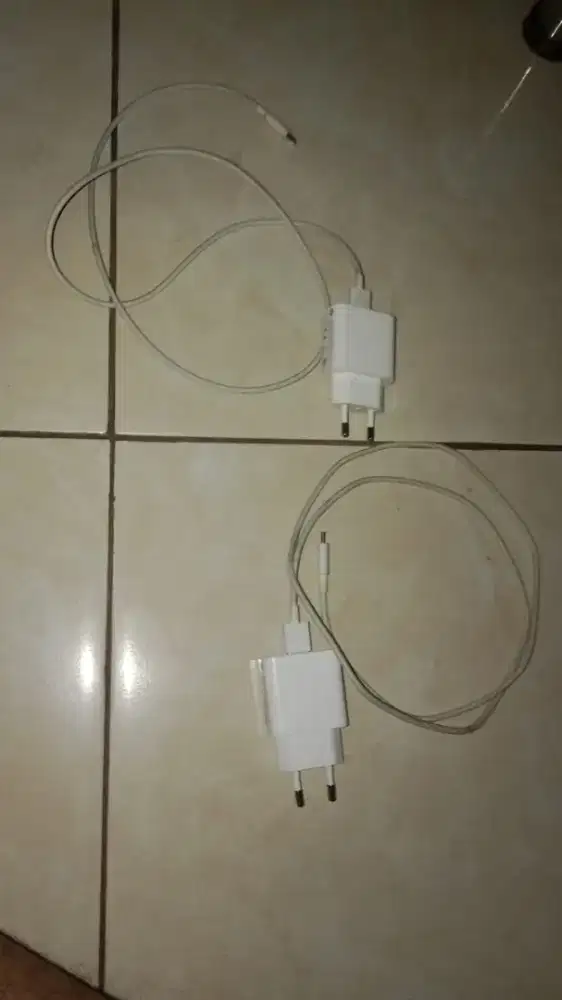 Dua casan redmi tipe c kondisi normal lokasi jurang mngu brt pndk aren