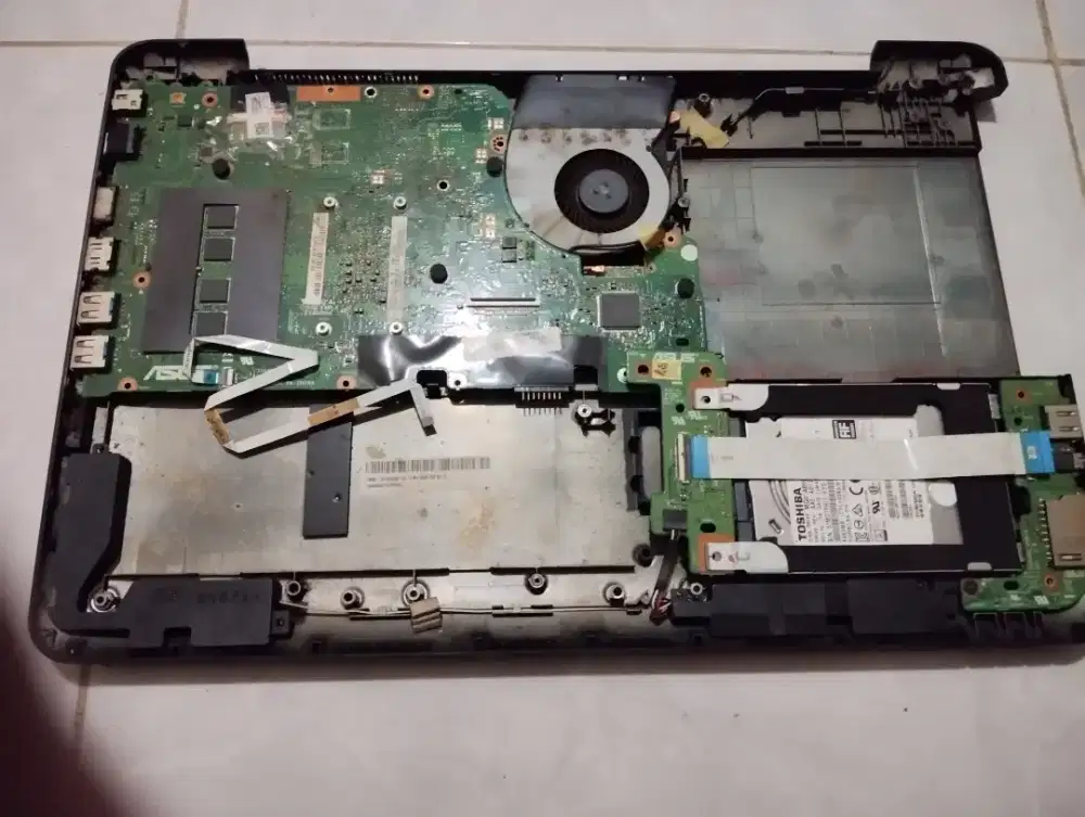 Bekas Mesin laptop asus ,masih normal