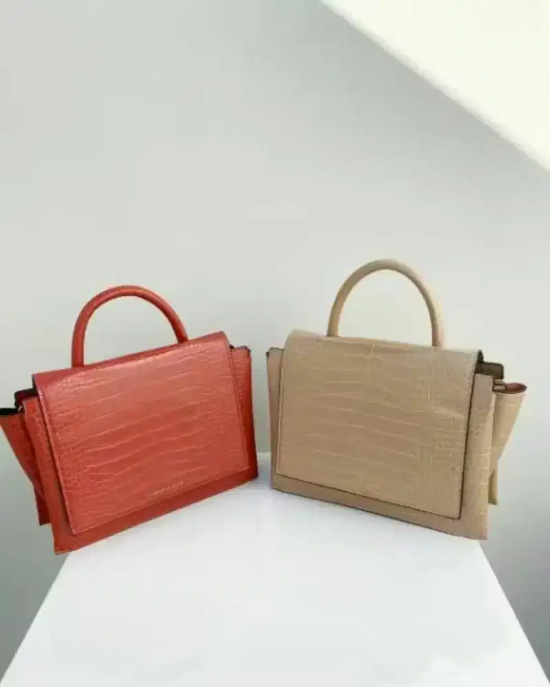 Tas Charles & Keith Top Handle Trapeze Tote Bag