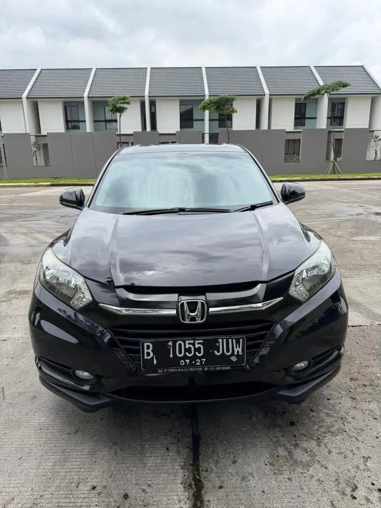 hrv hr-v e at 2017 hitam km low