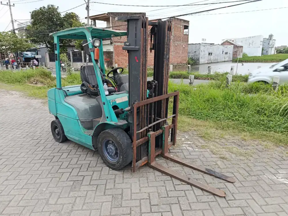 Forklifts gasoline 2,5ton trilift