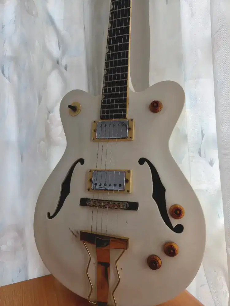 Jual Cepat Gitar Gretsch Masih Mulus dan Bagus Banget, BU