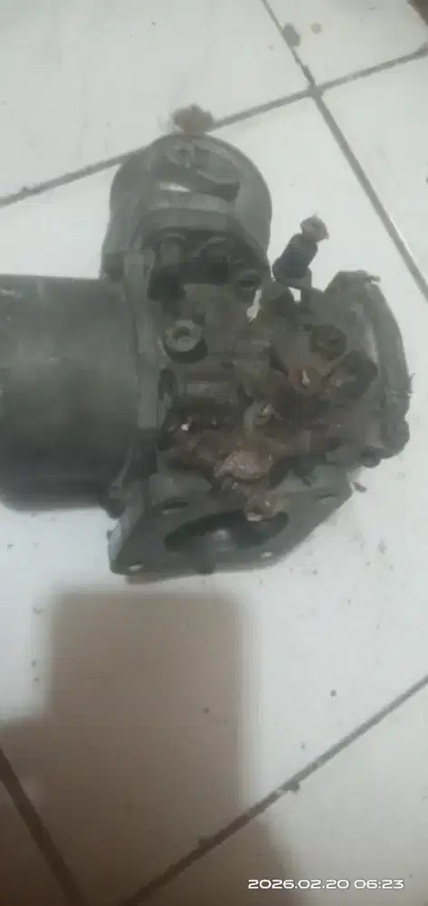 Karburator V8. Original