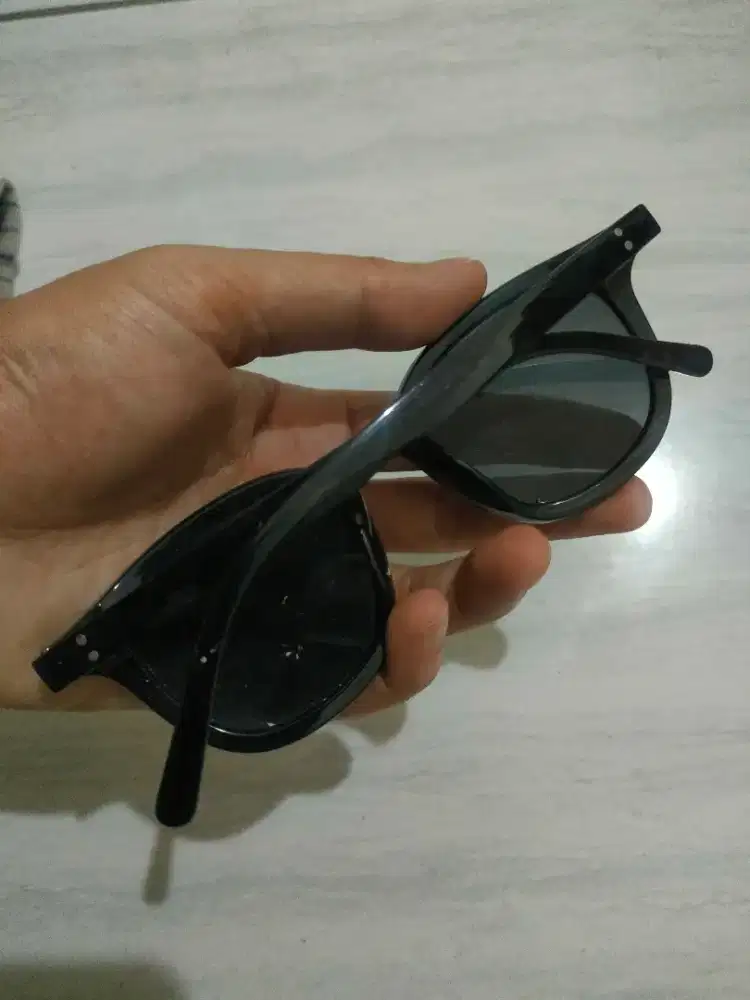 Kacamata fashion wanita warna hitan