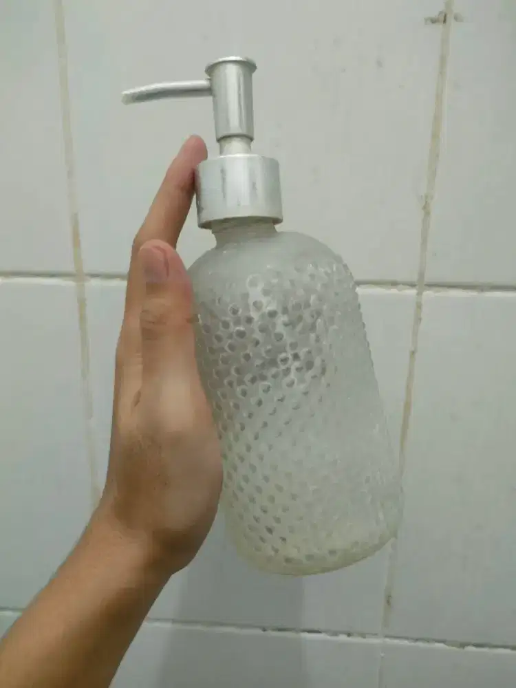 Botol  isi ulang sabun cair bahan kaca