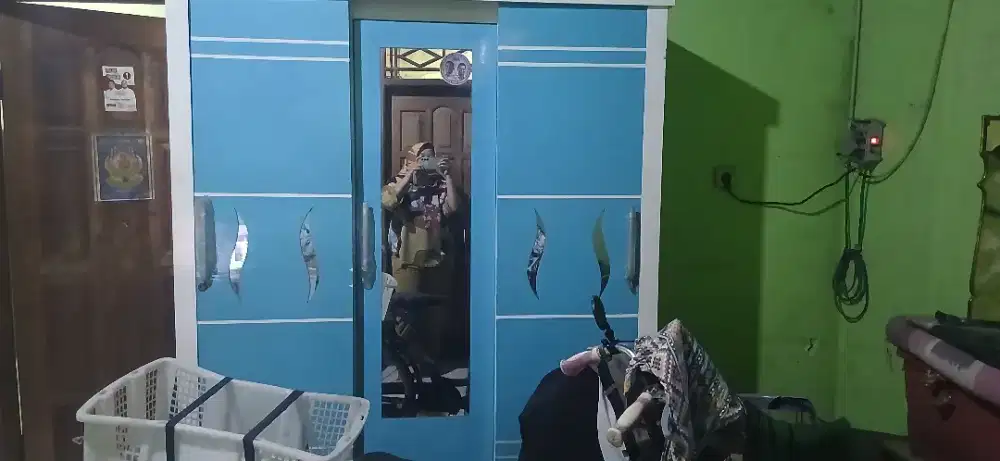 Lemari Pakaian 3 Pintu