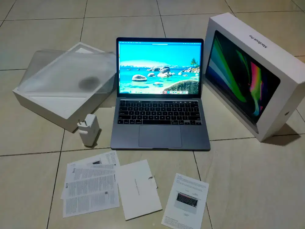 Dijual MacBook M1 pro 2020 ex ibox ram 8GB SSD 512GB BH 98 CC 25 Lngkp
