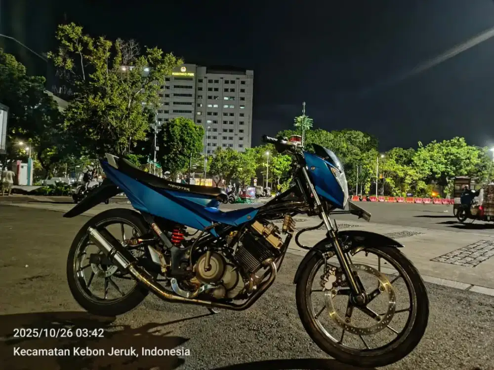 Motor Satria FU 150 cc blue