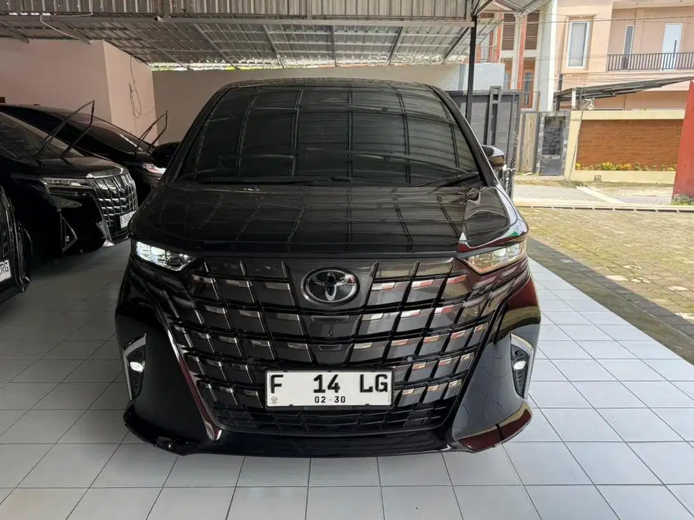 Alphard Hybrid 2023. Km rendah