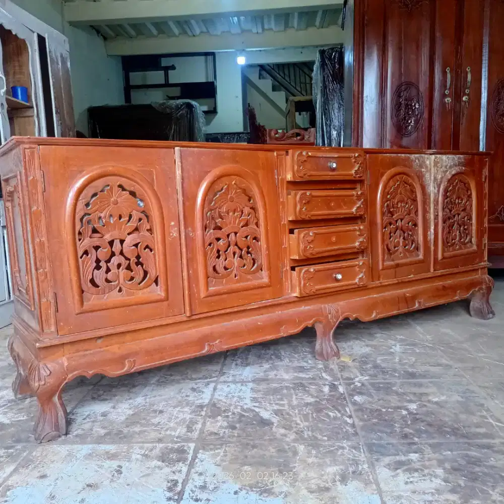 Panjang 2m. Lemari buffet bupet bufet full kayu jati bekas dah melamin