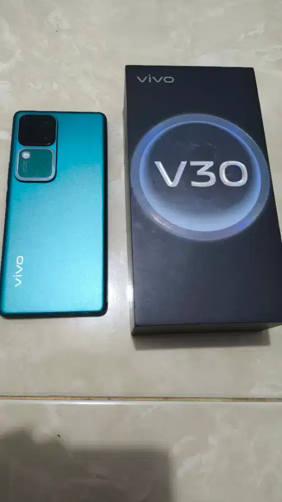 Vivo V30 8/256 muluz 99 %
