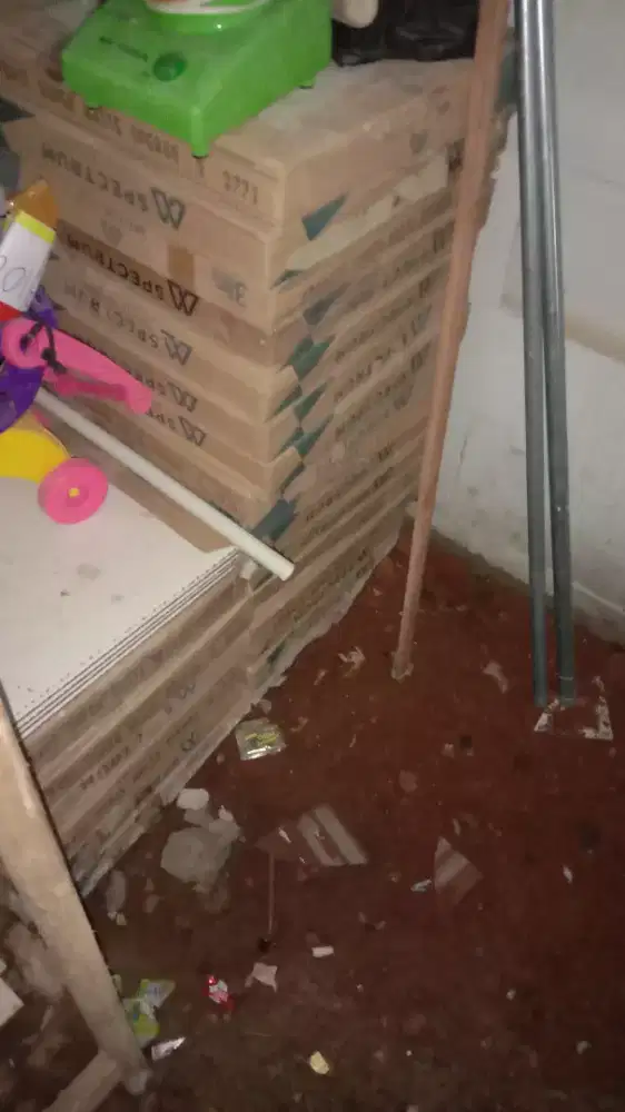 Keramik lantai 40x40