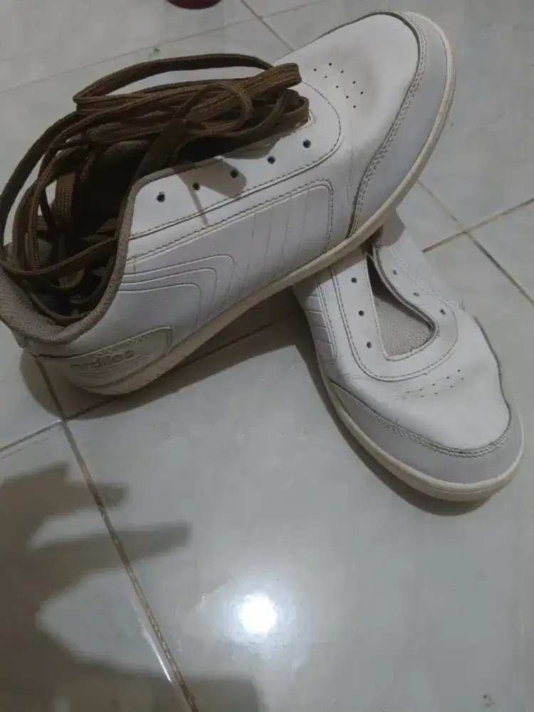 sneakers putih dari merek lokal Indonesia, Ardiles.