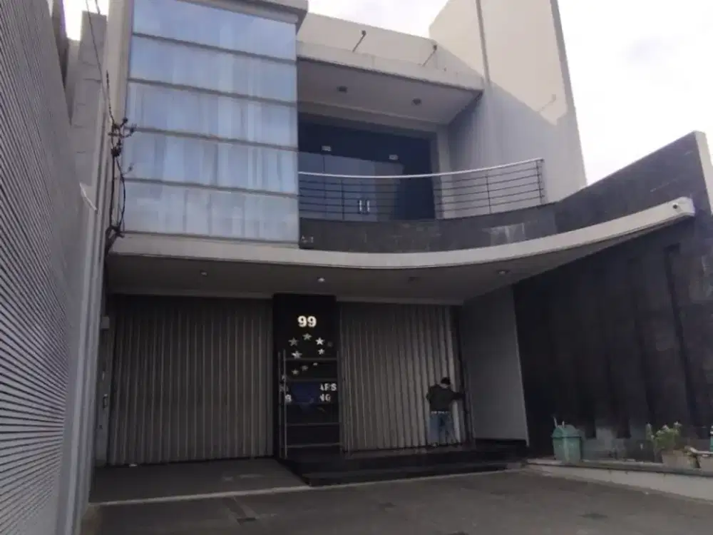 Dijual Gedung Komersial di Jalan Jenderal Sudirman Semarang