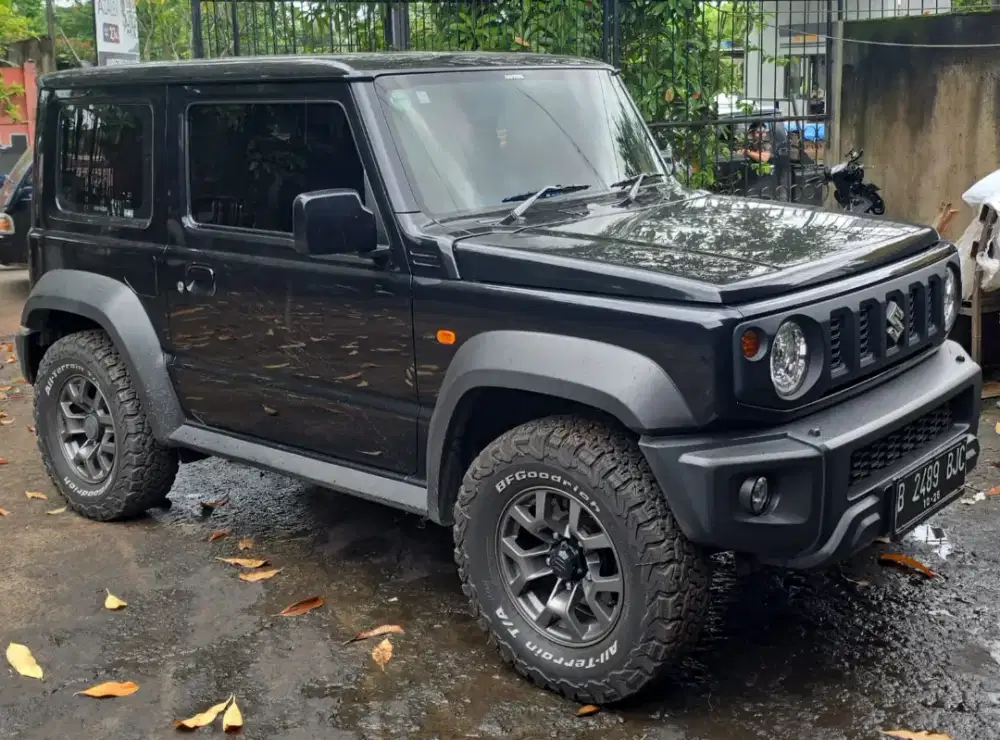 Dijual suzuki jimny 2021 matic 4x4 hitam odometer 20rban