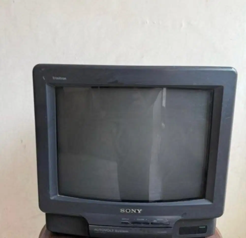 wts jual TV ANTIK JADUL SONY TRINITRON 14 INCH KONDISI NYALA