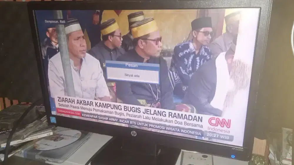 Layar monitor komputer 20in merk hp. Minus ada garis  garis di atas aj