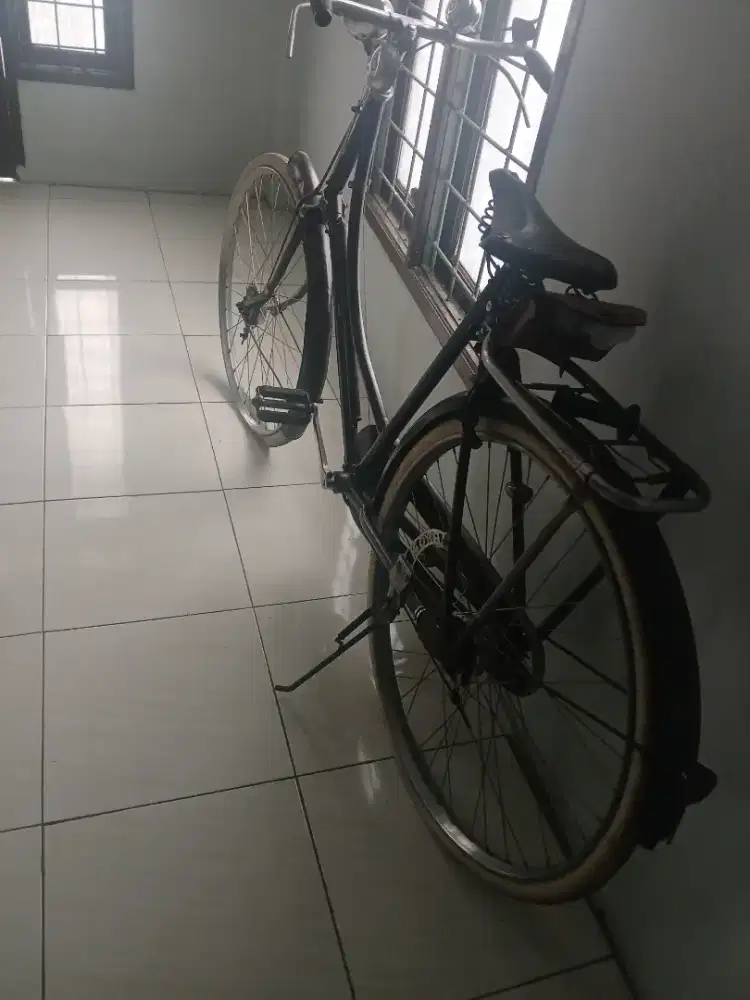 Sepeda jadul merk RAY...