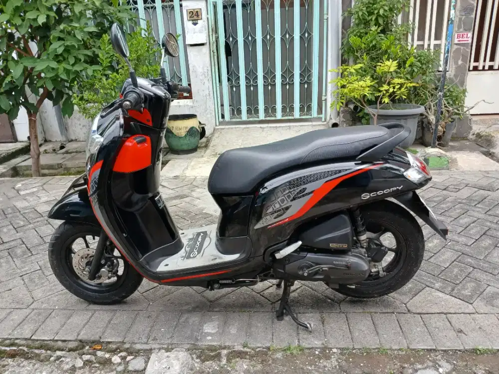 Scoopy 2019 km 35 rb plat w sda kondisi sgt bagus siap modik