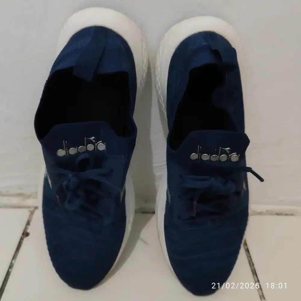 Sepatu Running DIADORA