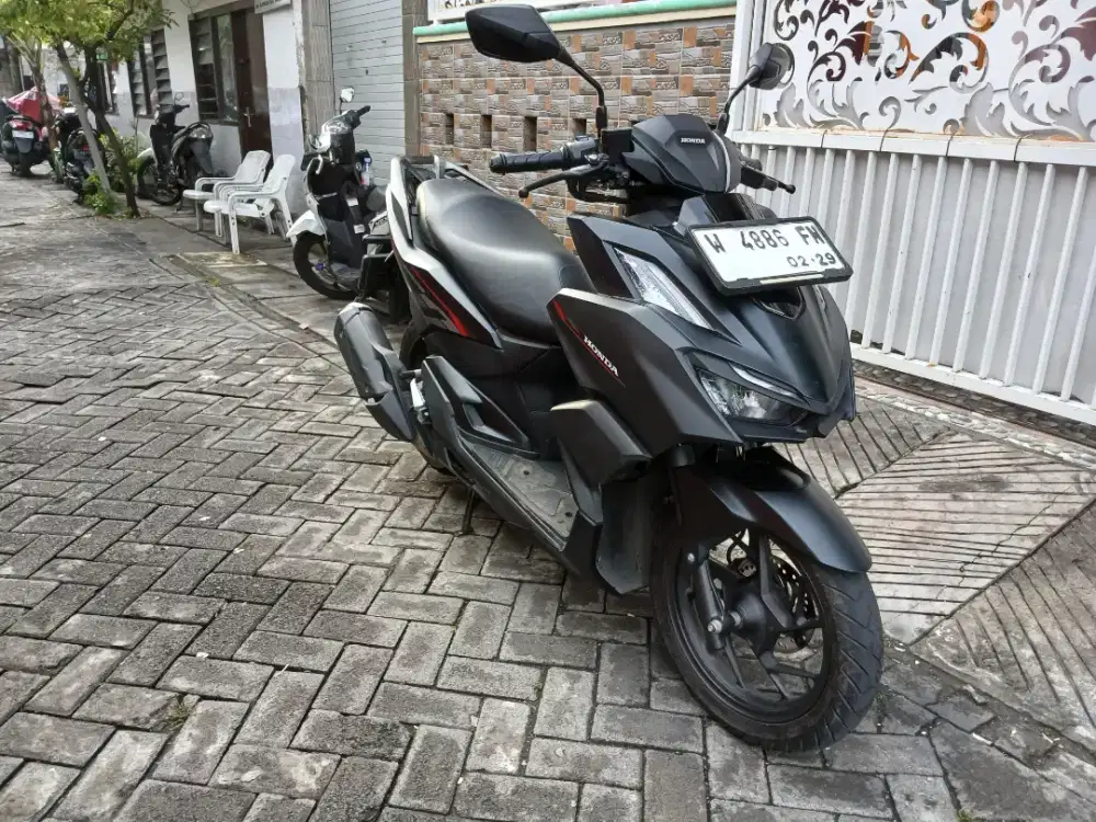 Jual vario 160 2024 km 23 rb plat w gresik istimewa siap modik
