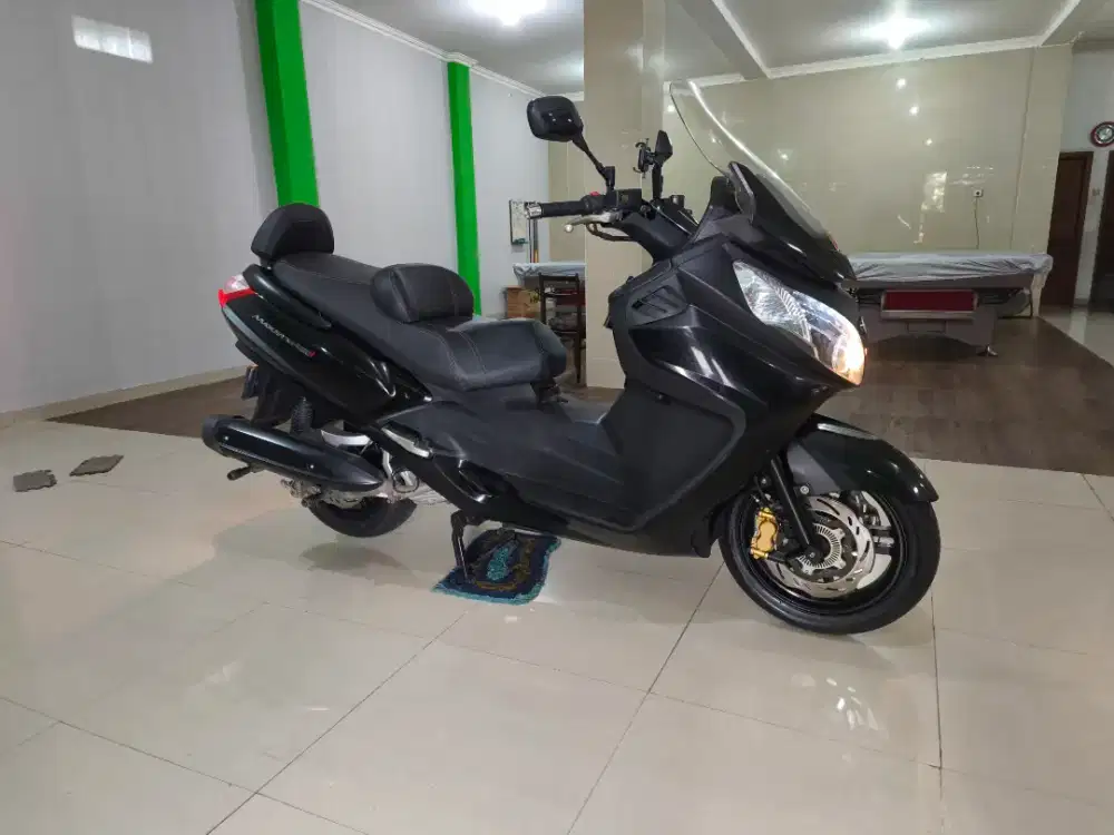 MOGE SYM / MAXSYM 400 CC , Low KM.