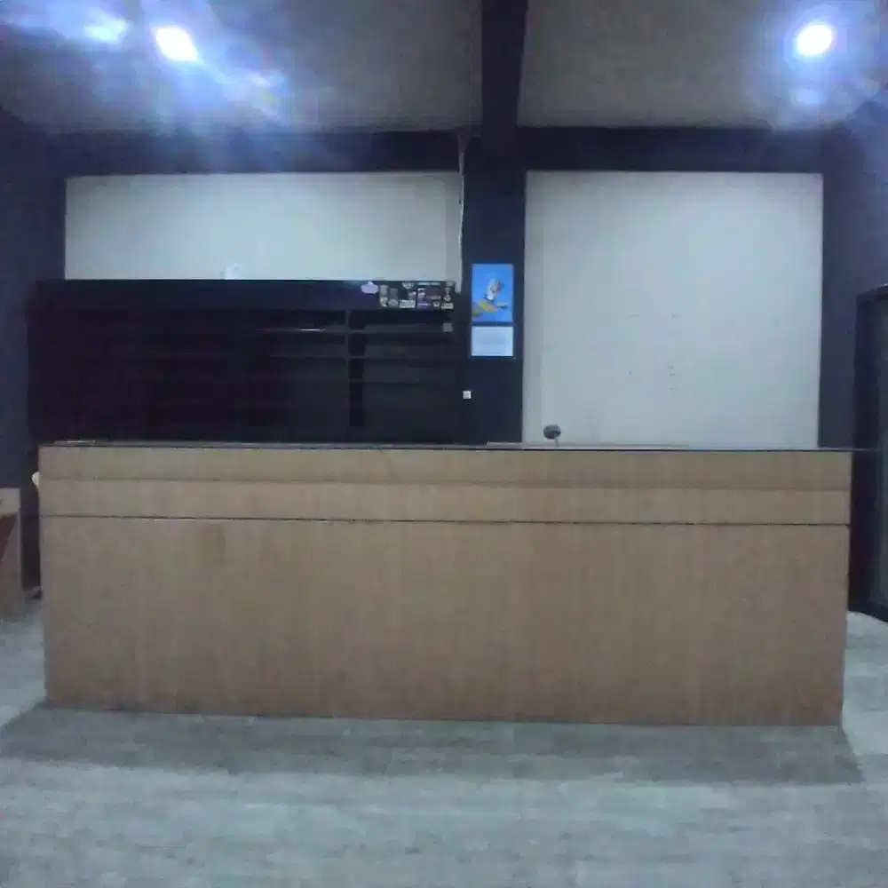 Etalase display toko 330x40x113 dan 130x40x113