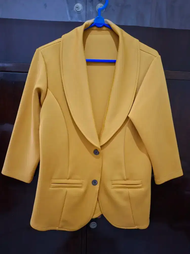 Baju kerja warna kuning include celana