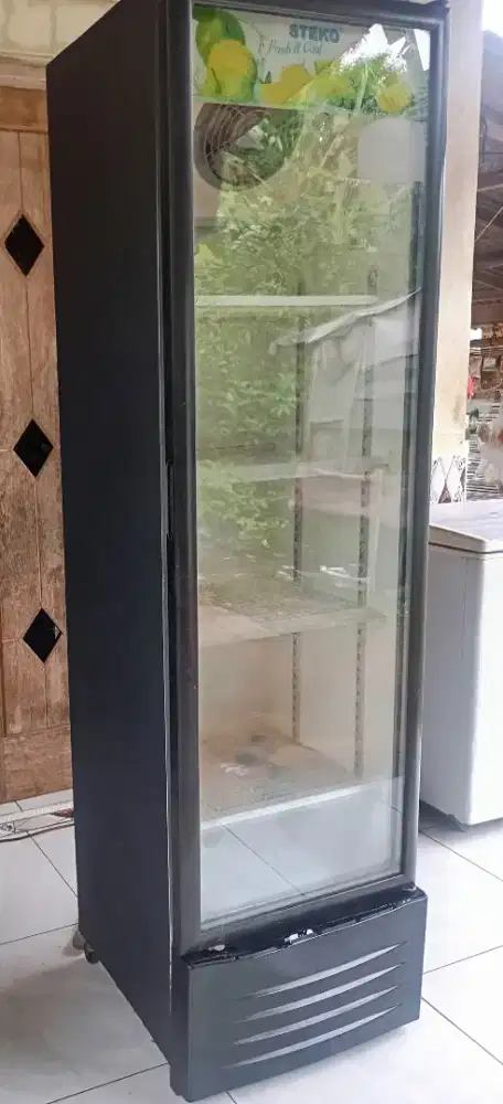 Showcase merk steko tinggi 180cm