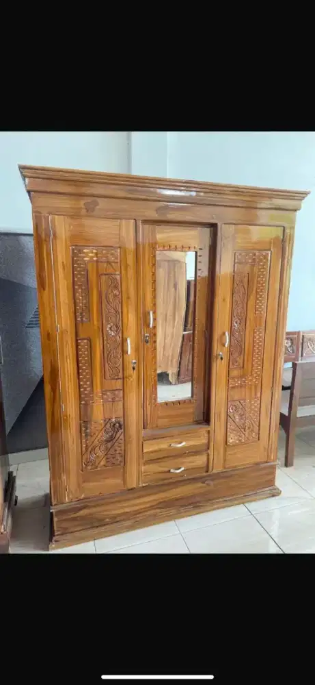 Lemari pakaian bahan kayu jati muraah