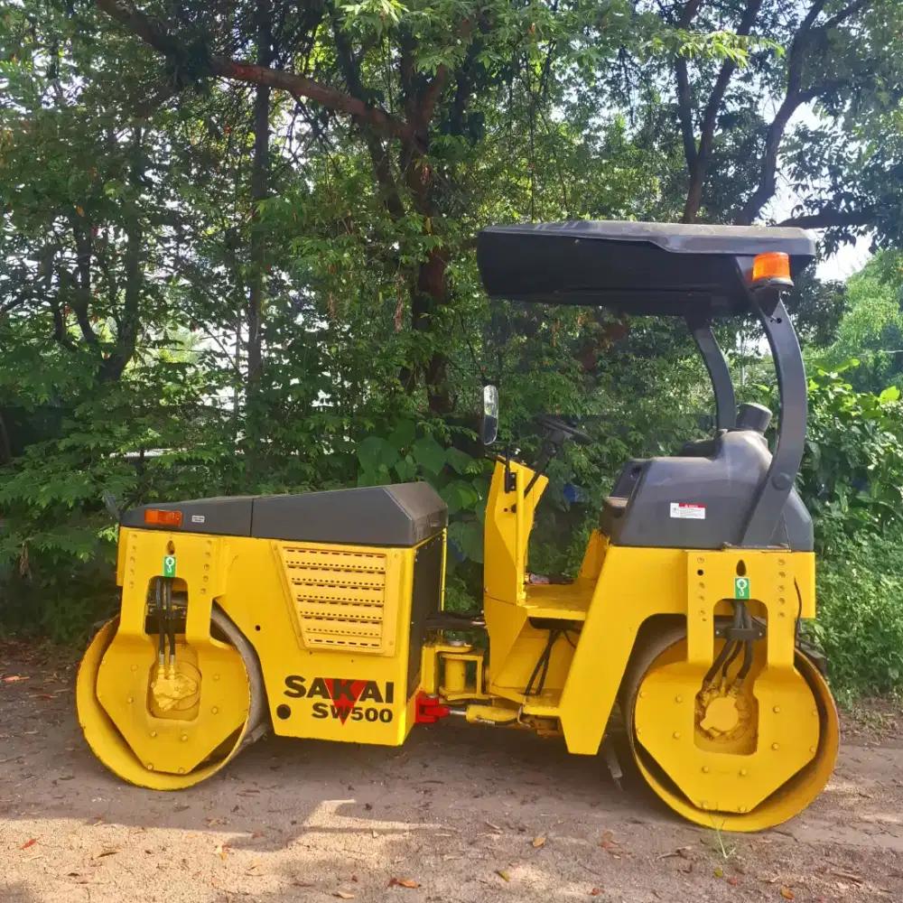 Tandem sakai SW 500 kapasitas 4 ton