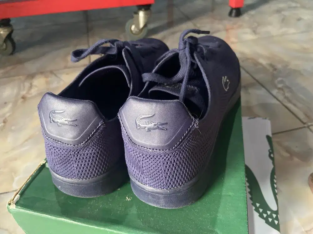 sepatu Lacoste biru dongker