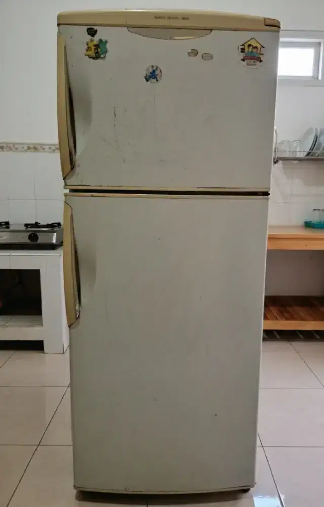 Dijual Kulkas 2 pintu Sanyo SR-N18H (Harga Nego)
