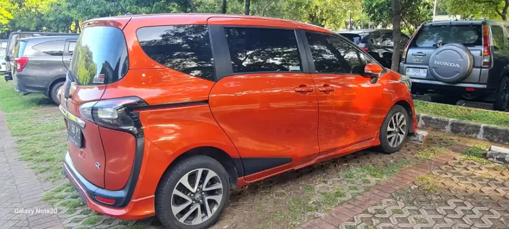 Toyota sienta Q 2017
