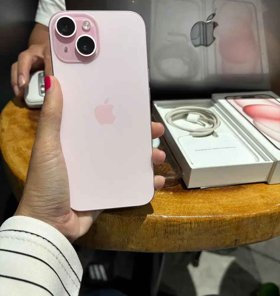 Iphone 15 128 Pink BH 100 Garansi 2027