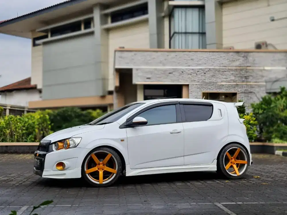 Aveo LT 2012 Matic Full Option Km Low Putih Siap Kontes