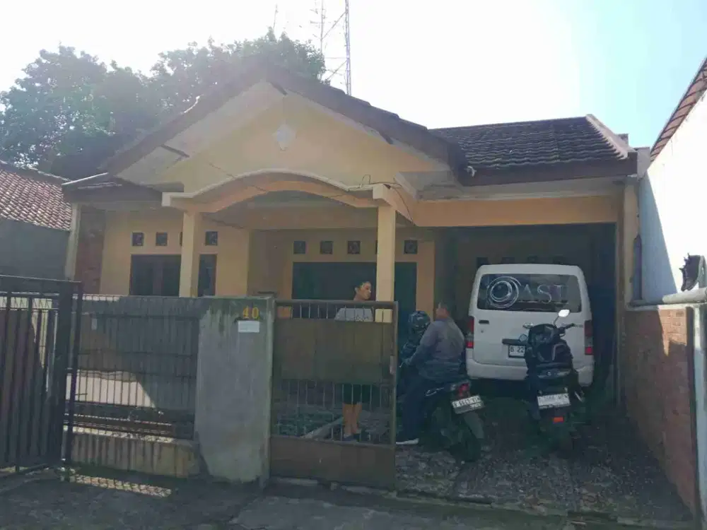 Rumah Tua di Komp DPR RI 3 Meruya Selatan Kembangan Jakarta Barat